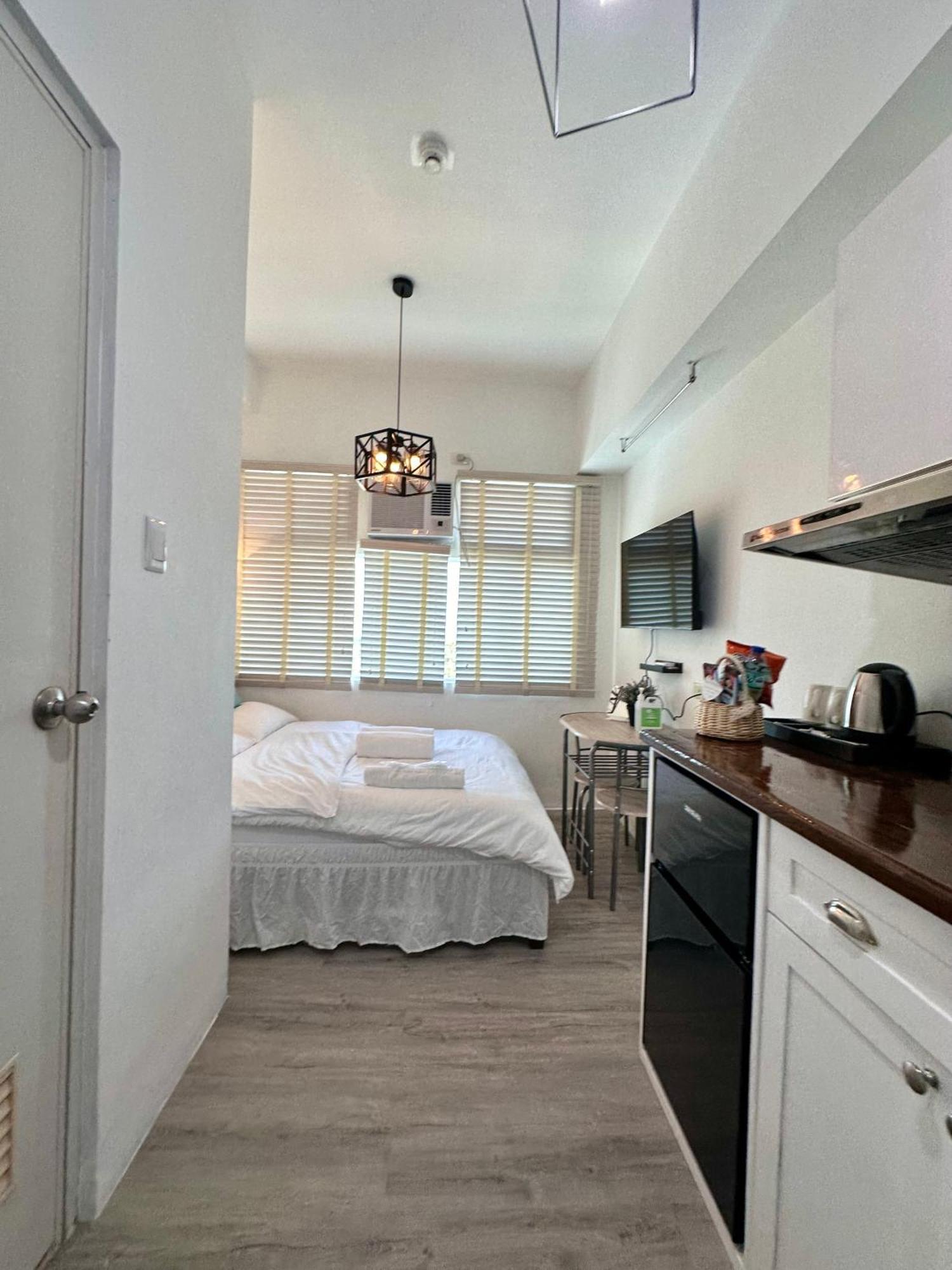 Studio One Condominium, Alabang - Bluu - Fiber Wi-Fi, Netflix-Ready Muntinlupa City Exteriér fotografie